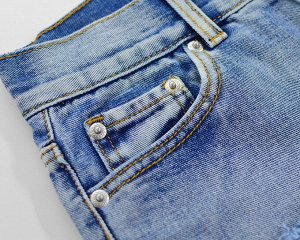 Женские голубые джинсы с дырами