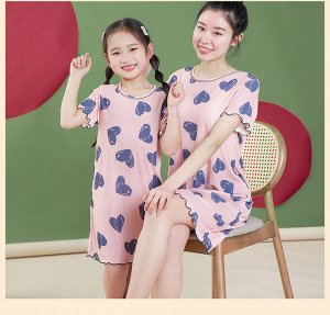 Платье-сорочка с принтом "Сердечки" и короткими рукавами для девочки, цвет розовый