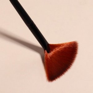Кисть для макияжа, веерная, 16,5 ( +/- 1) см, цвет чёрный