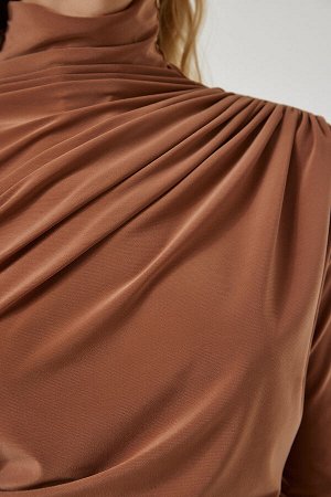 Женская блузка цвета песочного цвета с высоким воротником и оборками FF00135