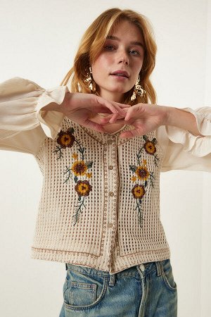 Женская льняная блузка кремового цвета с цветочной вышивкой ES00144