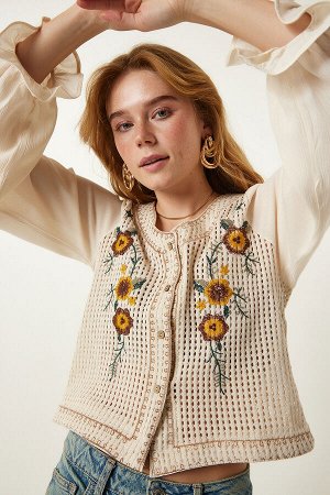Женская льняная блузка кремового цвета с цветочной вышивкой ES00144
