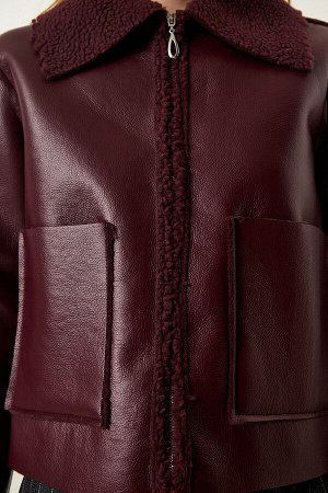 Женская куртка из искусственной кожи с широкими карманами и меховым воротником сливового цвета TP00027