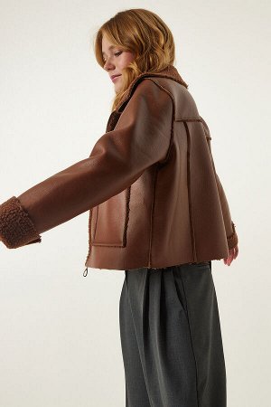 Женская светло-коричневая куртка из искусственной кожи с широкими карманами и меховым воротником TP00027