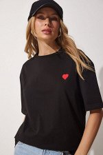 Женская хлопковая футболка оверсайз с черной вышивкой в форме сердца CR00405