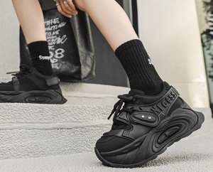 Женские кроссовки на высокой платформе