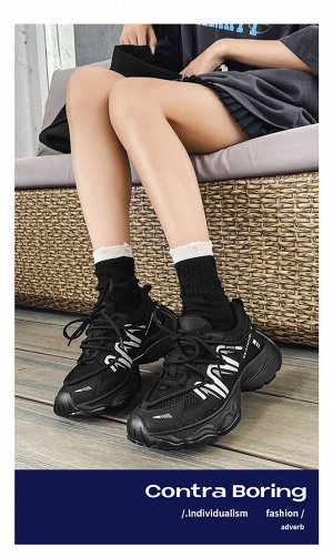 Женские кроссовки с текстильными вставками, на шнурках