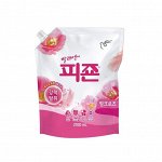 Кондиционер для белья Pigeon Rose Softener с ароматом розы 2100 мл, мягкая упаковка