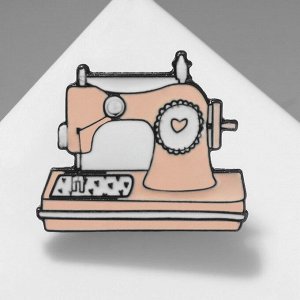 Значок «Швейная машинка» с сердцем, цвет бело-розовый в чёрном металле