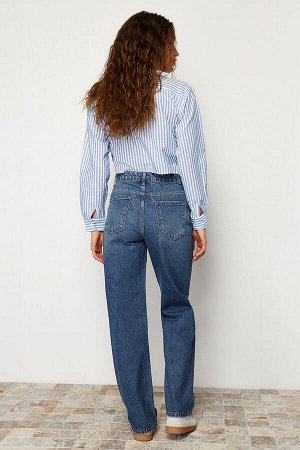 Широкие джинсы с высокой талией и синей деталью на талии