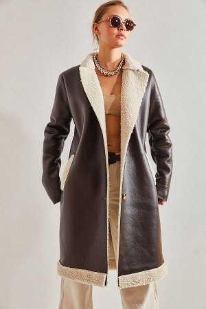 Женское кожаное пальто на пуговицах