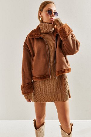 Женское замшевое пальто с меховым боковым карманом и окантовкой