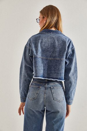 Женская джинсовая куртка с рваным узором