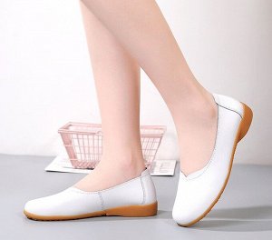 Женские закрытые туфли с декоративным вырезом, без каблука, цвет белый