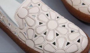 Женские туфли из мягкой кожи с декоративной строчкой и перфорацией, на плоской подошве, цвет белый