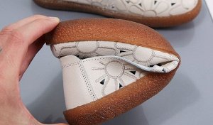 Женские туфли из мягкой кожи с декоративной строчкой и перфорацией, на плоской подошве, цвет белый