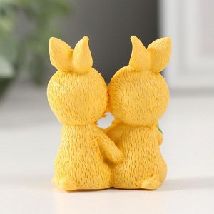 Фигурка полистоун «Пара кроликов с морковкой», 2x3.5x5 см, МИКС