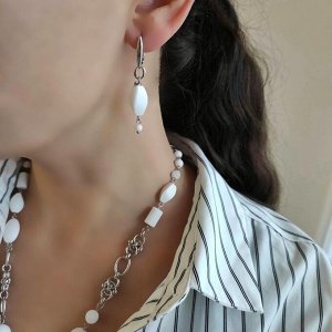 Серьги с белым агатом в белом металле