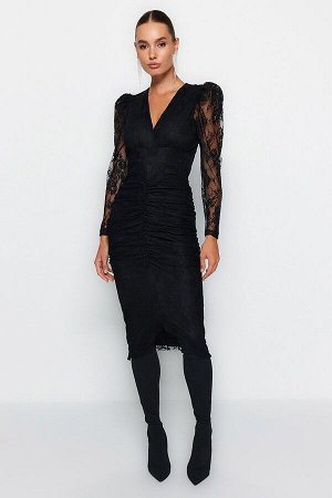 Черное облегающее кружевное шикарное вечернее платье с драпировкой на подкладке