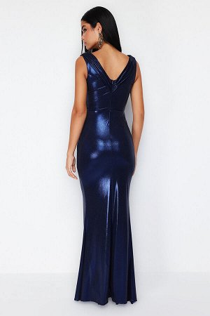 Темно-синее стильное вечернее платье с блестящим металлическим принтом