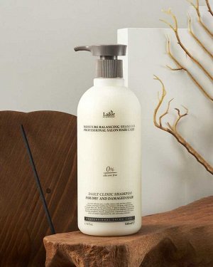 Увлажняющий бессиликоновый шампунь Lador Moisture Balancing Shampoo