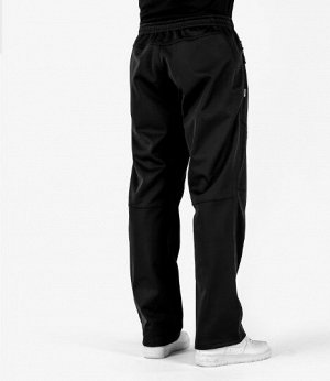 Брюки Черный
Мужские брюки с ц/к поясом и карманом на молнии.
Материал:
SoftShell (мембрана+флис) -  это ткань, которая подходит для различных погодных условий. Имеет мягкий флис с изнанки и гладкую л