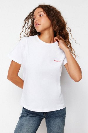 Белая трикотажная футболка с обычным узором из 100 % хлопка с вышивкой слогана