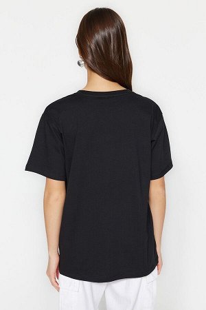 Черная трикотажная футболка бойфренда с V-образным вырезом из 100% хлопка с принтом цепочек