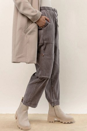 Серые джинсы свободного кроя с эффектом стирки и карманами