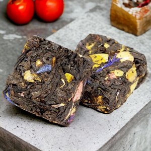 Чай черный прессованный ароматизированный. Северный лес (черный), кубик 5-7 гр., 1 шт.