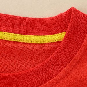 Детская красная футболка с принтом