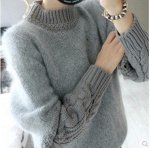 свитер серый с вязкой на рукавах