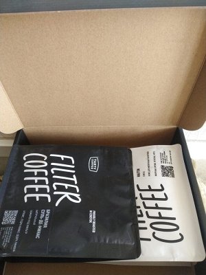 Подарочная коробка и 2 пачки кофе по 250 гр зерна