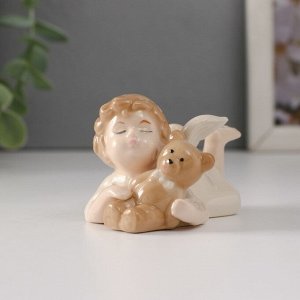 Фигурка керамика «Малышка-ангел лежит с медвежонком», 8.5x4.8x5 см