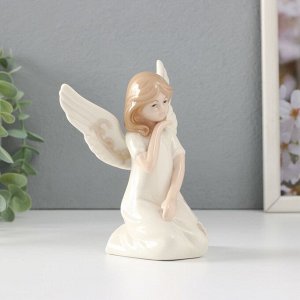 Сувенир керамика "Девочка-ангел в белом платье с узорами сидит" 10х7х13 см