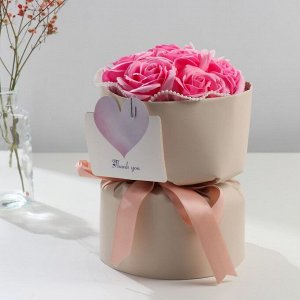 Букет из мыльных лепестков для ванны «Розовые розы и ромашка», подарочный, 17x17x27 см