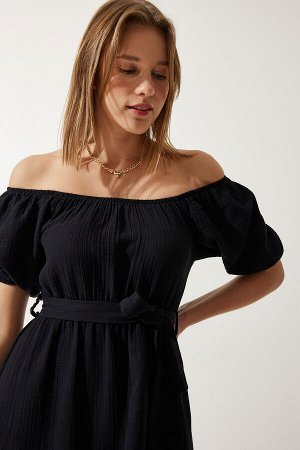 happinessistanbul Женское черное летнее муслиновое платье с воротником «кармен» и поясом MX00157