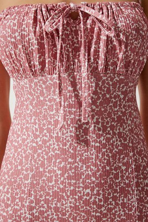 Женское летнее трикотажное платье пыльно-белого цвета с разрезом и цветочным принтом CI00029