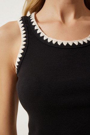 Женская черная укороченная трикотажная блузка с вышивкой HF00451