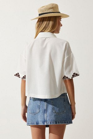 Женская короткая льняная рубашка цвета экрю с вышивкой RG00009