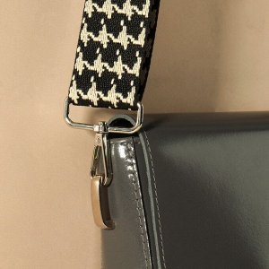 Ручка для сумки «Гусиная лапка», стропа, с карабинами, 139 ± 3 x 3,8 см, цвет чёрный/белый