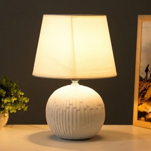 Настольная лампа "Крейс" E27 40Вт белый 22х22х32 см RISALUX
