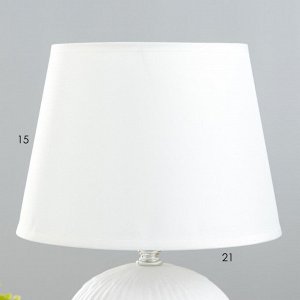 Настольная лампа "Крейс" E27 40Вт белый 22х22х32 см RISALUX