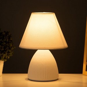 Настольная лампа "Даника" Е14 40Вт белый 20х20х28 см RISALUX