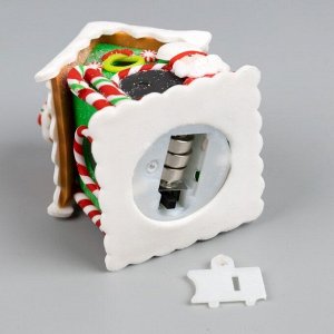 Ёлочная игрушка «Дом Деда Мороза» 6 x 7.8 x 5.5 см, от батареек, свечение тёплое белое
