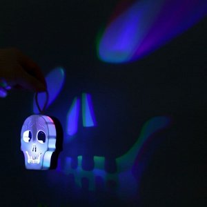 Фигурка светящаяся RISALUX «Череп», LED-ночник, 1 Вт, RGB, от батареек LR1130, бело-чёрный, 9.5x4x5 см