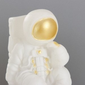Фигурка светящаяся RISALUX «Космонавт на луне», LED-ночник, от батареек 3xLR44, бело-чёрный, 10x10x17 см