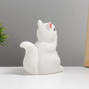 Фигурка светящаяся RISALUX «Белочка», LED-ночник, от батареек 3xLR44, белый, 9x6x10 см