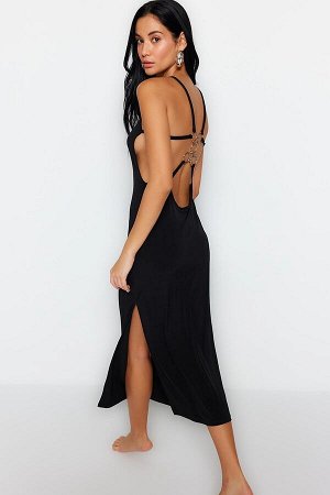 Черное приталенное пляжное платье макси с открытой спиной