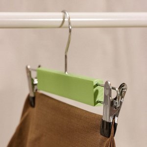 Вешалки деревянные для брюк и юбок с зажимами LaDо́m Brillant, 28x12x2,3 см, 2 шт, цвет зелёный